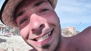 Am Strand zwei feuchte Muschis genagelt