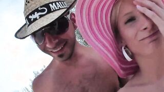 Am Strand zwei feuchte Muschis genagelt
