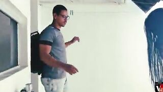 Morena gostosa do rabão fudendo com o negão dotado