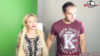 Inked German blonde Mia De Berg seduces