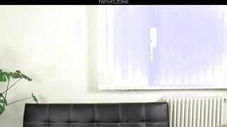 Web Cam Jerk Off Muscle Flex Peter Homely