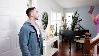 Jonesing For Stepmom Jiggling