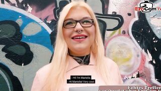 Fat chick with glasses makes sex date porn