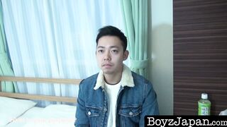 Gay Japanese man jerked off by tricky degenerate