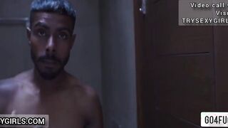 Koi Nahi Tha Ghar Par Akeli Dekh Padosi Ne Chut Choudai Ki