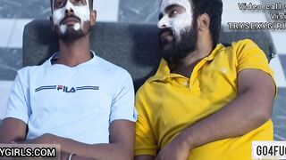 Koi Nahi Tha Ghar Par Akeli Dekh Padosi Ne Chut Choudai Ki