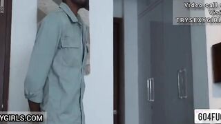 Koi Nahi Tha Ghar Par Akeli Dekh Padosi Ne Chut Choudai Ki