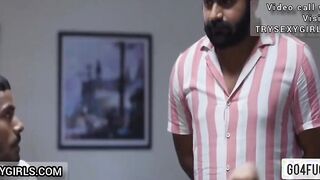 Koi Nahi Tha Ghar Par Akeli Dekh Padosi Ne Chut Choudai Ki