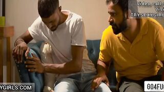Koi Nahi Tha Ghar Par Akeli Dekh Padosi Ne Chut Choudai Ki