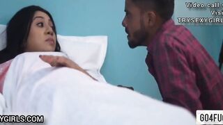 Koi Nahi Tha Ghar Par Akeli Dekh Padosi Ne Chut Choudai Ki