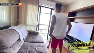 After picking up the actress on the street, he took her to his apartment to have a go
