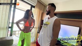 After picking up the actress on the street, he took her to his apartment to have a go