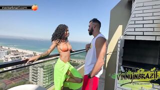 After picking up the actress on the street, he took her to his apartment to have a go