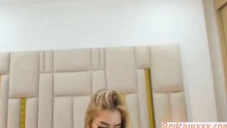 Sexy Babe Showing Her Body And Making Herself Cum
