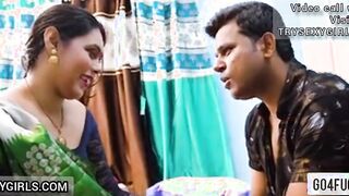 Akeli Hot Bhabhi Ko Water Mangne Ke Bahane Chod Diya ladke ne