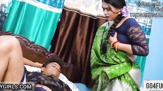 Akeli Hot Bhabhi Ko Water Mangne Ke Bahane Chod Diya ladke ne