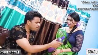 Akeli Hot Bhabhi Ko Water Mangne Ke Bahane Chod Diya ladke ne