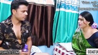 Akeli Hot Bhabhi Ko Water Mangne Ke Bahane Chod Diya ladke ne