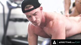 HETEROFLEXIBLE - Alpha Fitness Coach DOMINATES His Client's Butt For Everyone To View Into Outdoors Gym