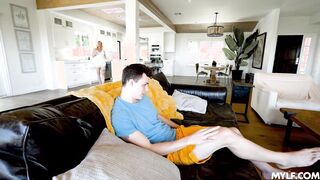Boyfriend fucking my stepmom while i sleeping
