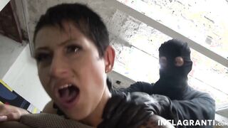Euro seductress takes it on the gloryhole