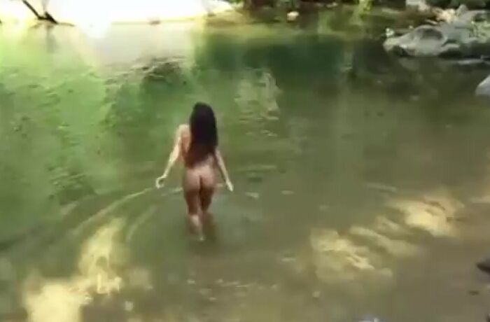 Taty Morena gostosa do rabão fudendo com o dois dotados