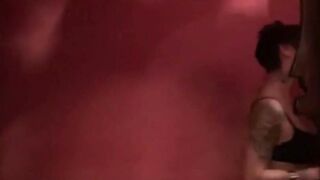 Fickte die Damen im Swinger Club durch
