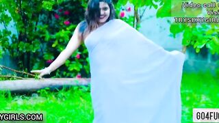 Ishmita Bhabhi Ko Khule Barish Me Nahate Dekha Dewar Chod Dala Khule