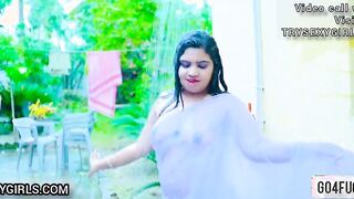 Ishmita Bhabhi Ko Khule Barish Me Nahate Dekha Dewar Chod Dala Khule