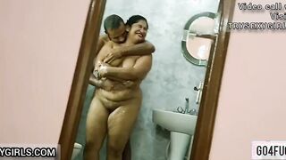 Moti bhabhi ji ko hotel room mai full night chudai kari boyfriend ne