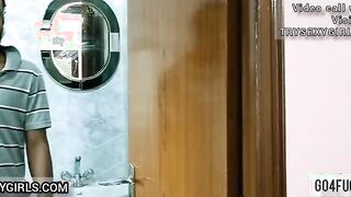 Moti bhabhi ji ko hotel room mai full night chudai kari boyfriend ne