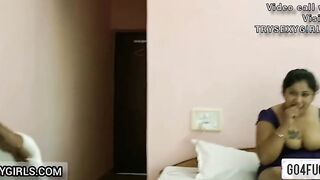 Moti bhabhi ji ko hotel room mai full night chudai kari boyfriend ne