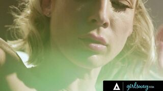 GIRLSWAY - Skinny Blonde Coco Lovelock Has Her Twat Fingering Rough While Waiting For The Laundry