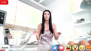 Simon Kitty has been doing nude livestreams for her followers. Today's beauty performance is making