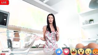 Simon Kitty has been doing nude livestreams for her followers. Today's beauty performance is making