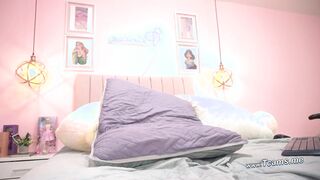 Latina Transgirl Wanks Her Stiff Rod On Cam