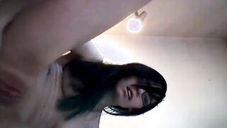 Nasse Muschi einer deutschen Amateurin vor der Webcam