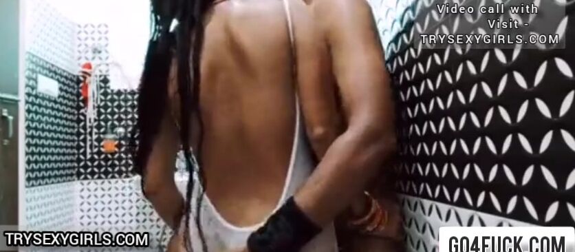 Indian Desi Bhabhi ki Zordaar Bathroom Mai Chudai