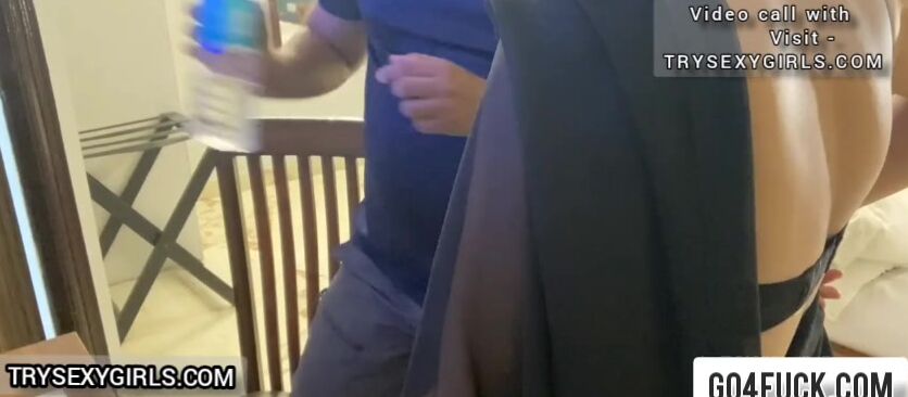 Indian Student Ne Hot Teacher Ko Kapde Badalte Hue Dekha Aur Chod Diya