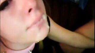 Babe's Webcam Dildo Deepthroat