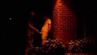 Sexo gay en callejón - Video amateur de hombresencalzones