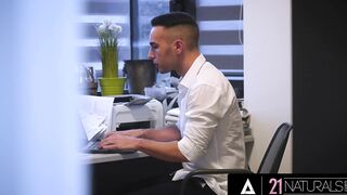 21 NATURALS - Big Tit Hottie Sasha Rose Enjoying Deep And Crazy Sexy Anal Sex Inside Her Tight Booty