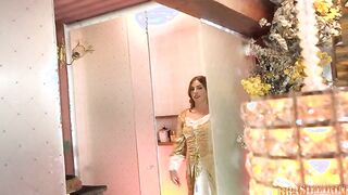 Morena gostosa do rabão fudendo com dois dotados