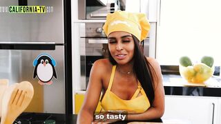 Clara Wellen, famous Brazilian influencer, was caught opening the door naked for a mo