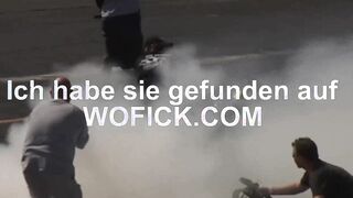 Motorradbraut zum Bumsen abgeschleppt