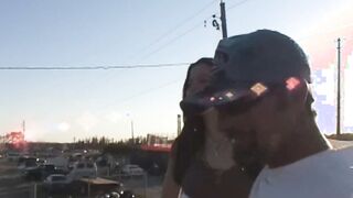 Motorradbraut zum Bumsen abgeschleppt