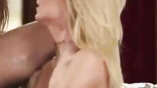 Vier sexsuchtige Weiber feiern wilde Orgie