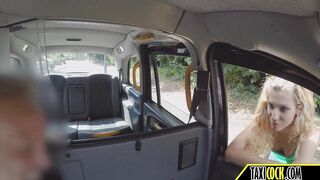 blonde cunt with mouth makes a oral sex while guy is driving