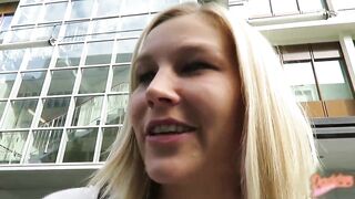 Schmerzhafter Arschfick im Kaufhaus!
