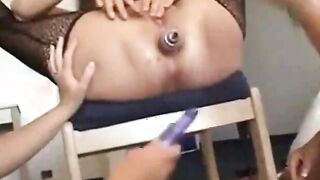 MILFs bei Lesbendreier mit Riesentoys